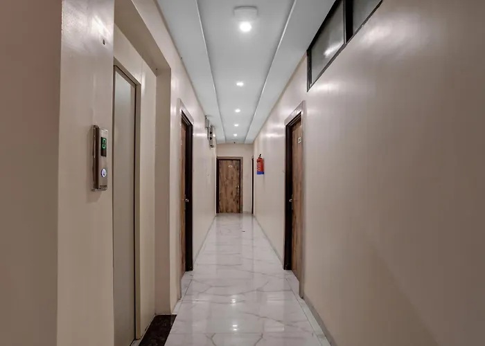 Super Townhouse Hotel O Benchmark Indore